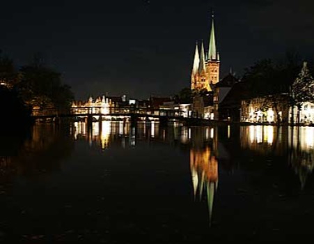 Blick über die Untertrabe auf die Petri Kirche